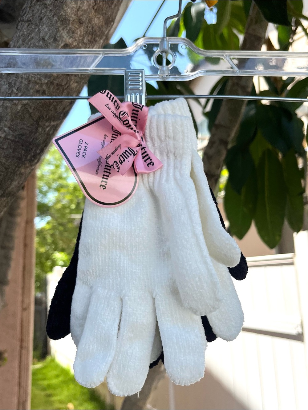 NWT Juicy Couture 2 Pack of Gloves.